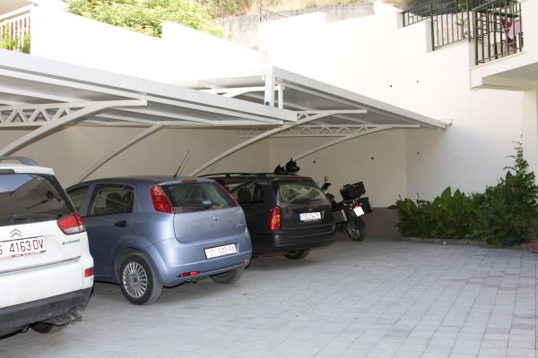 villa-fani-apartments-in-trogir-parkingF35F0AD7-ED10-5E98-B47E-3C53BDE62891.jpg
